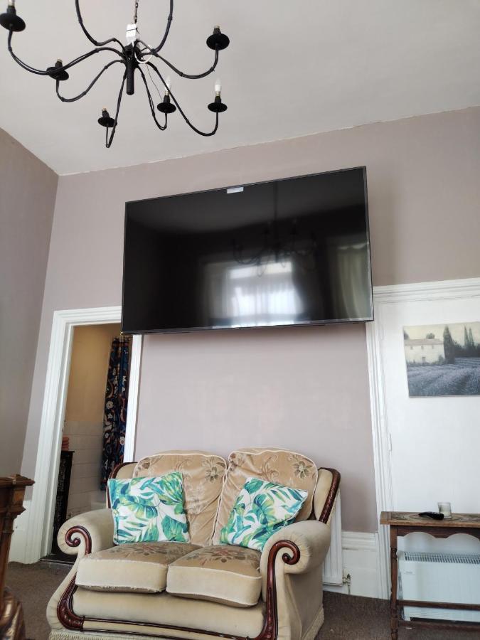 Sea View Studio Flat With Balcony, Parking Apartment Дувър Екстериор снимка